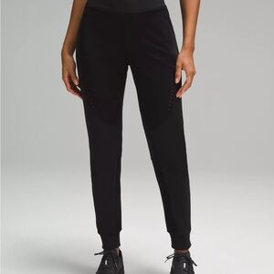 Lululemon Cold Weather High-Rise Running Jogger Size 6